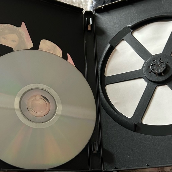 Barbie as the Princess and the Pauper singing in her first movie Musical dvd - Picture 5 of 8